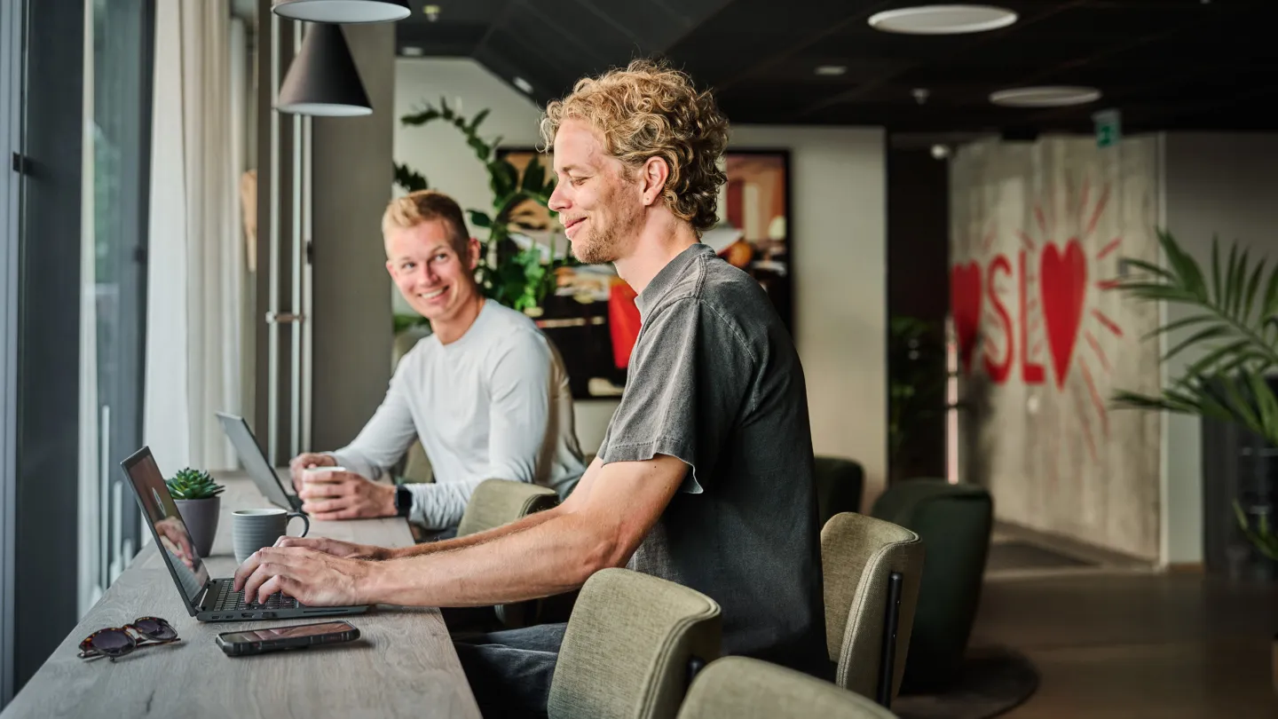 Smarthotel Oslo lobby workspace